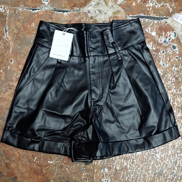 ELAN STEPHANIE FAUX LEATHER SHORT - Picture 2 of 6